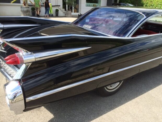 Cadillac Coupe De Ville voll