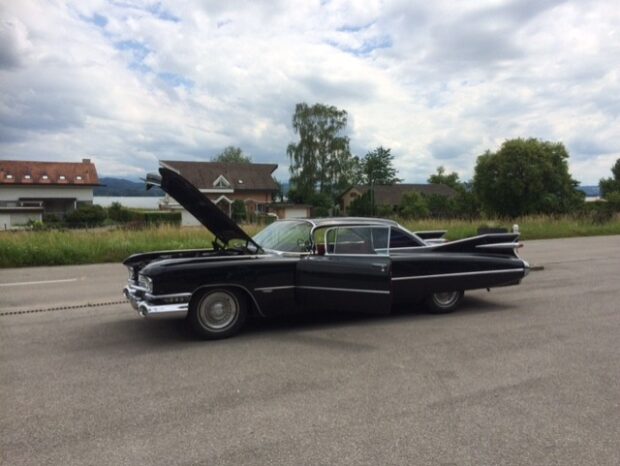 Cadillac Coupe De Ville voll