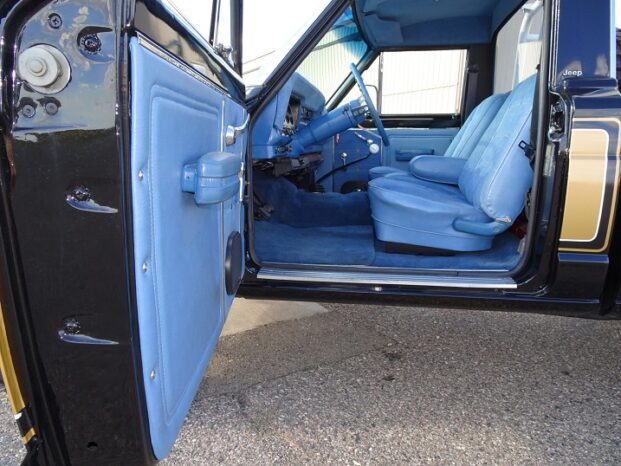Jeep Honcho voll