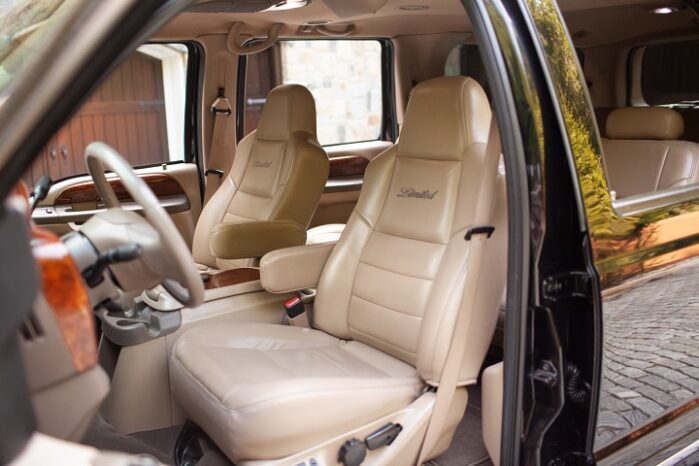 Ford Excursion voll