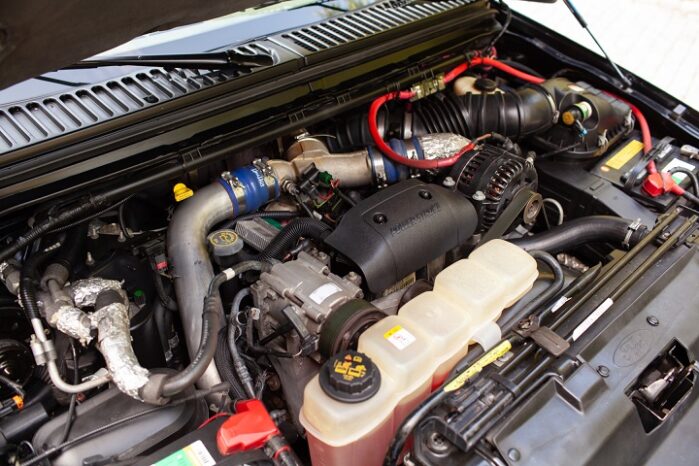 Ford Excursion voll