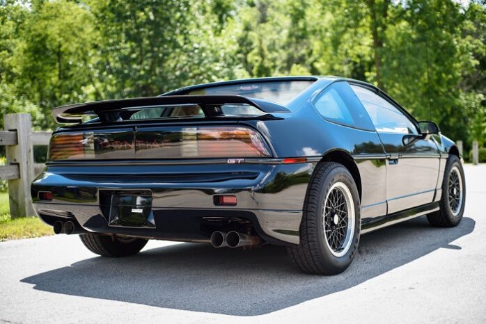 Pontiac Fiero voll